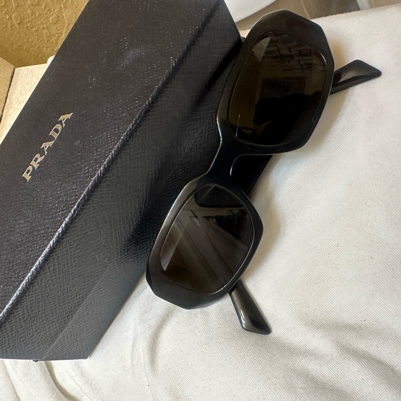 *BEST SELLER* Prada Symbole 49MM Rectangle Sunglasses Unisex - Picture 6 of 6